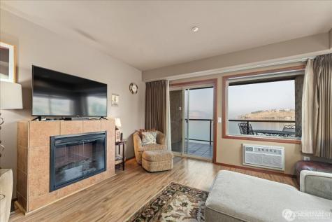 322 W Woodin Avenue Chelan WA 98816