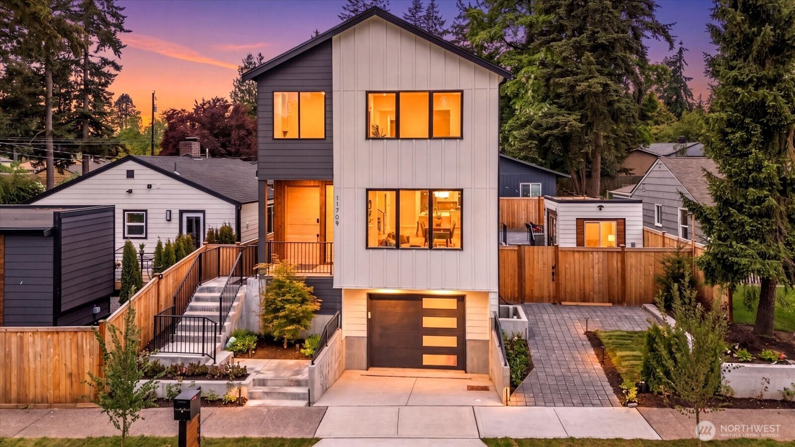 11709 Roosevelt Way NE Seattle WA 98125