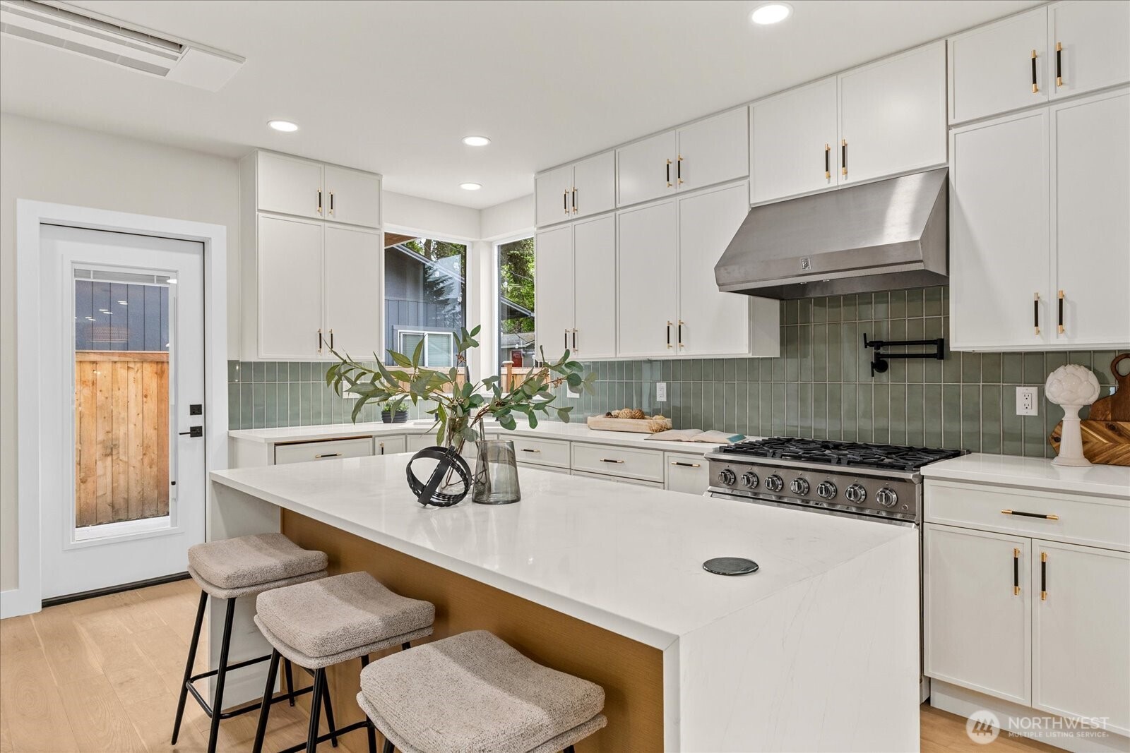 11709 Roosevelt Way NE Seattle WA 98125