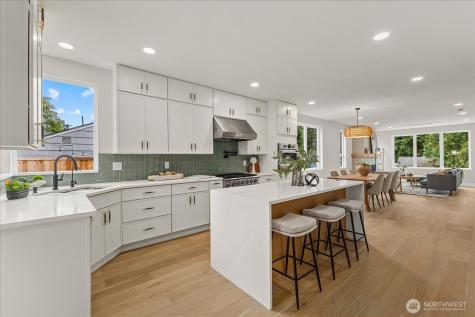 11709 Roosevelt Way NE Seattle WA 98125