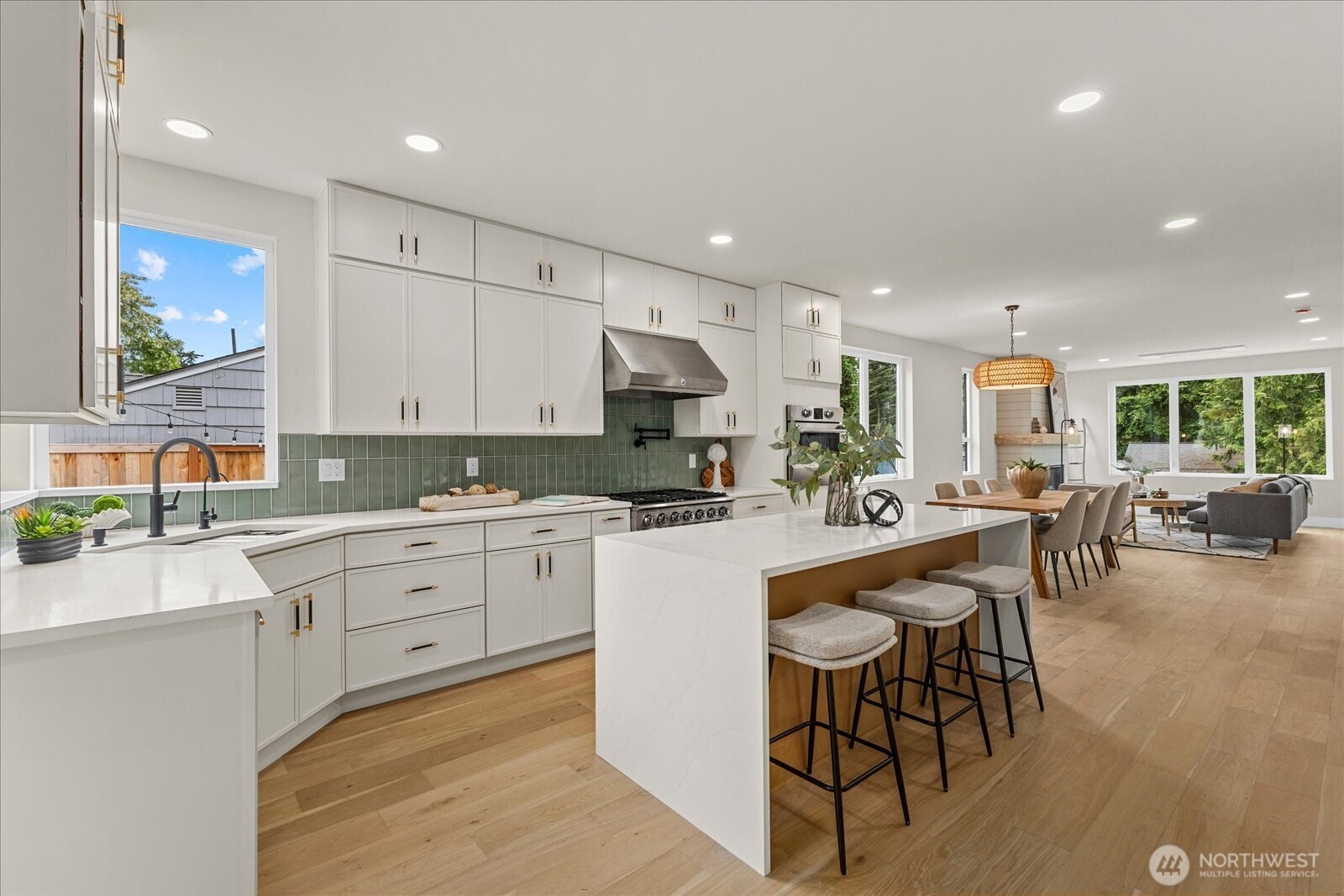 11709 Roosevelt Way NE Seattle WA 98125