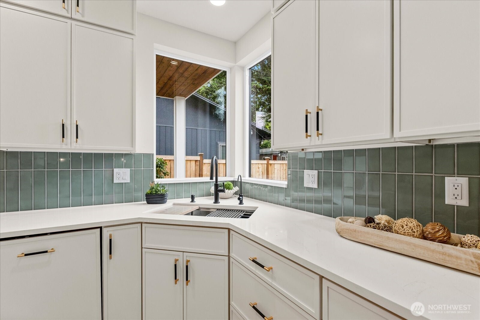 11709 Roosevelt Way NE Seattle WA 98125