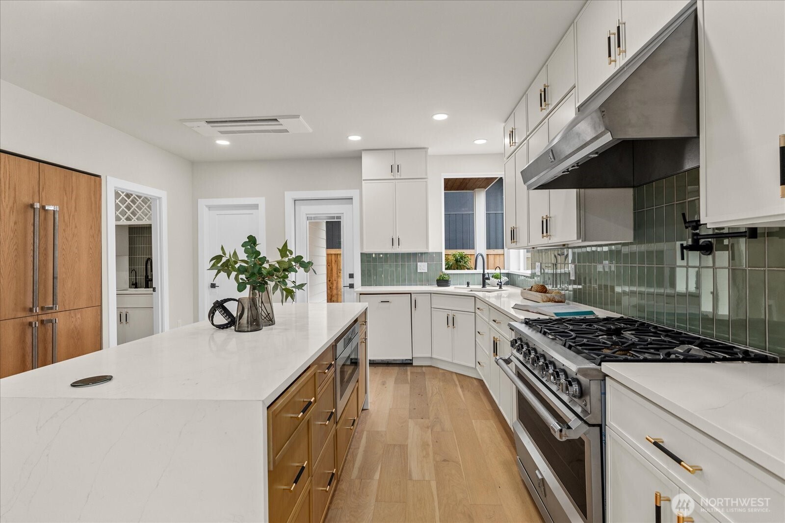 11709 Roosevelt Way NE Seattle WA 98125