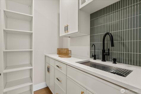 11709 Roosevelt Way NE Seattle WA 98125