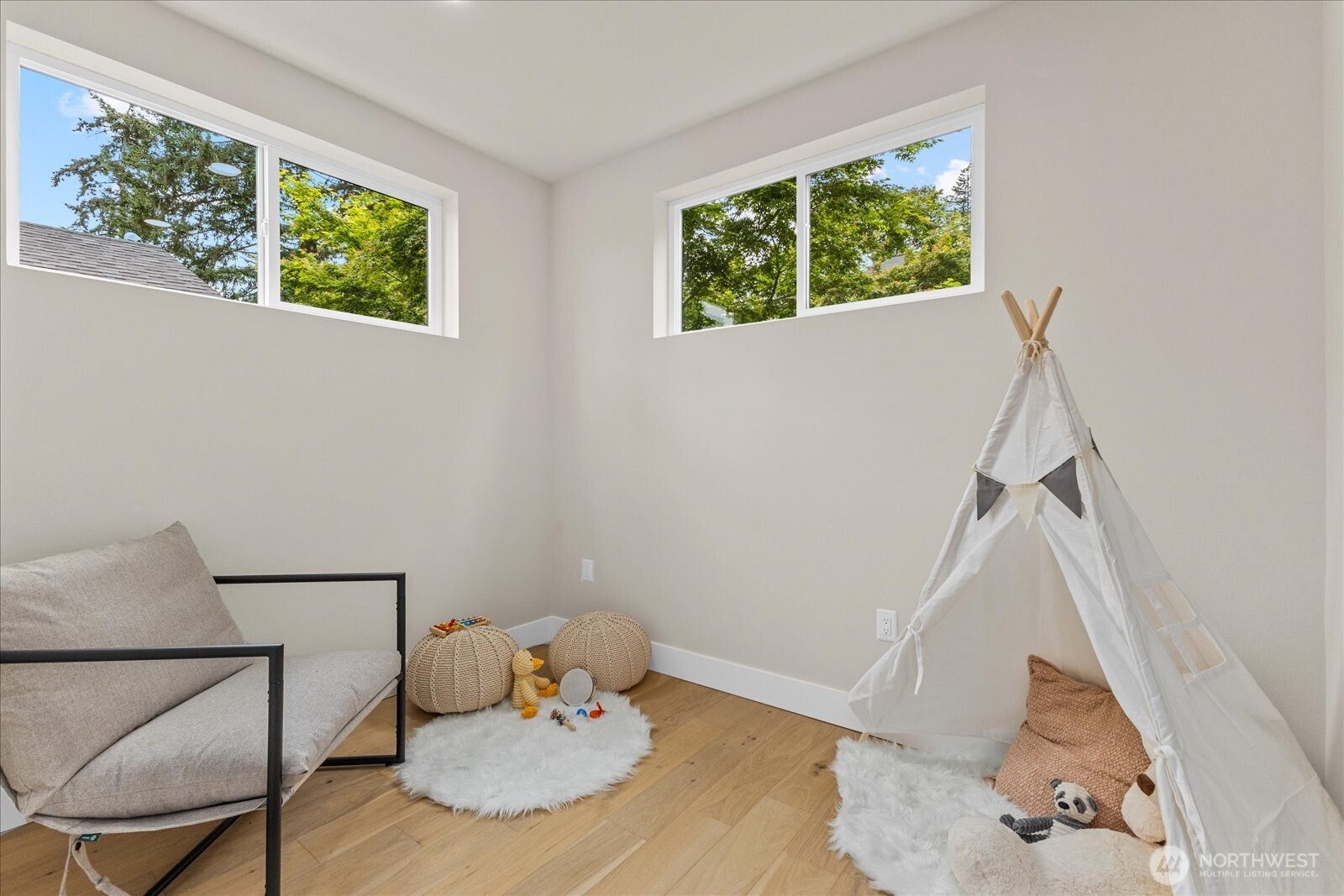 11709 Roosevelt Way NE Seattle WA 98125