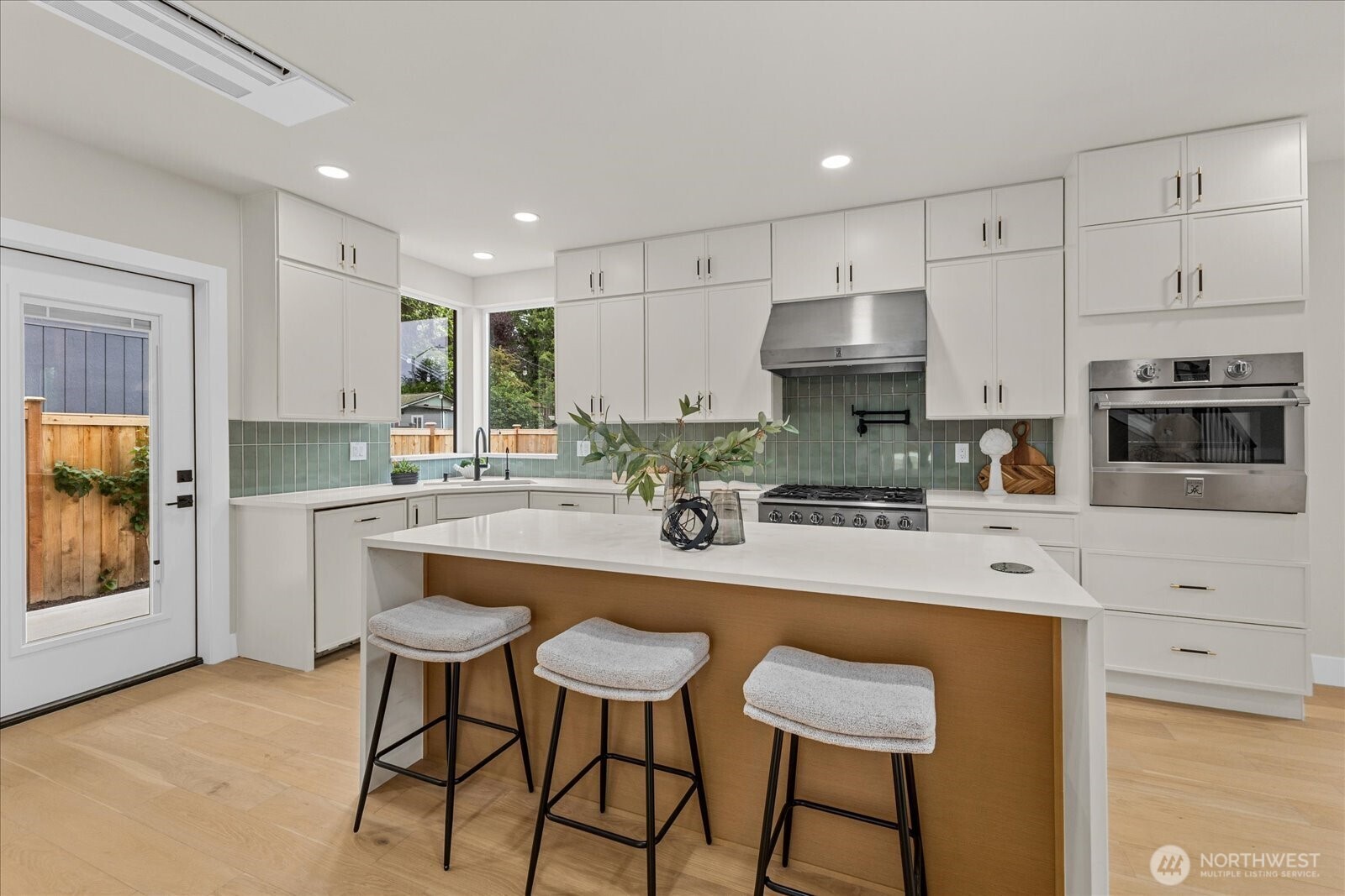11709 Roosevelt Way NE Seattle WA 98125