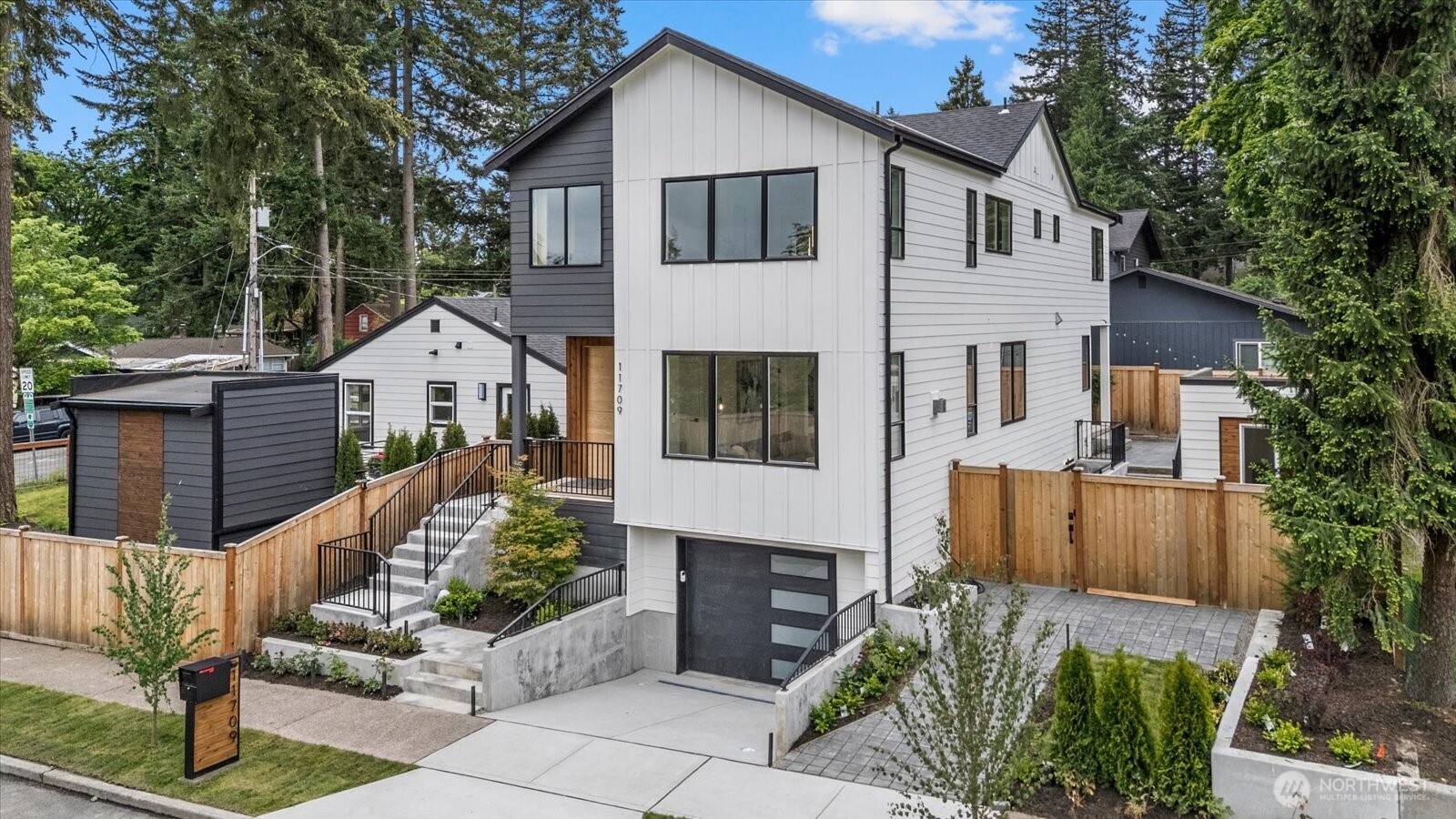 11709 Roosevelt Way NE Seattle WA 98125