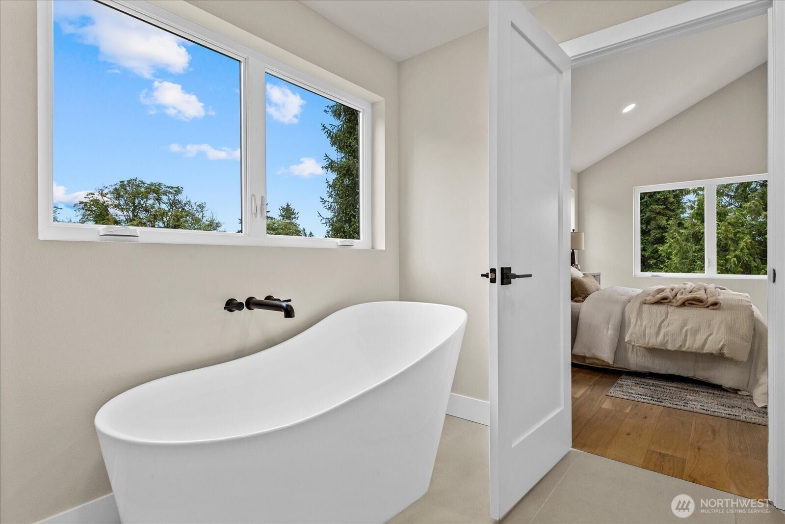 11709 Roosevelt Way NE Seattle WA 98125