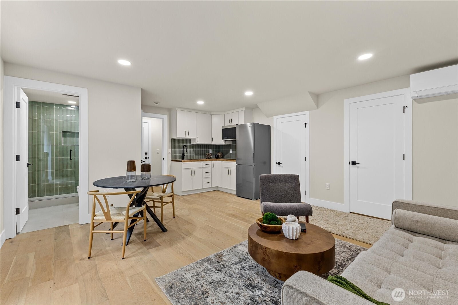 11709 Roosevelt Way NE Seattle WA 98125