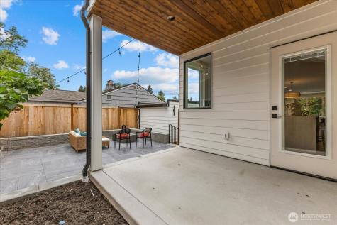 11709 Roosevelt Way NE Seattle WA 98125