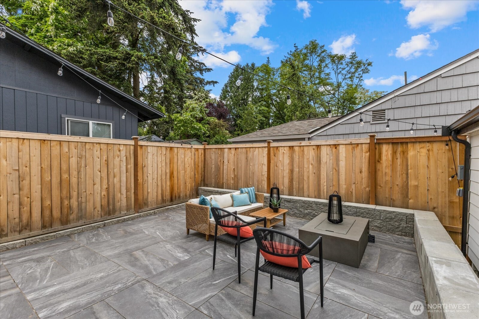 11709 Roosevelt Way NE Seattle WA 98125