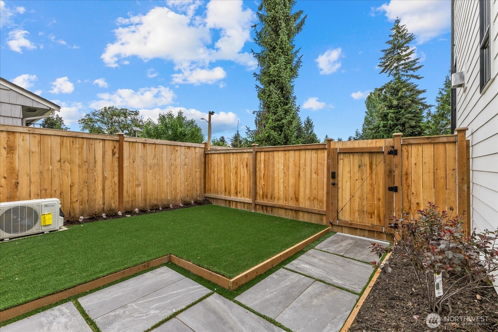 11709 Roosevelt Way NE Seattle WA 98125