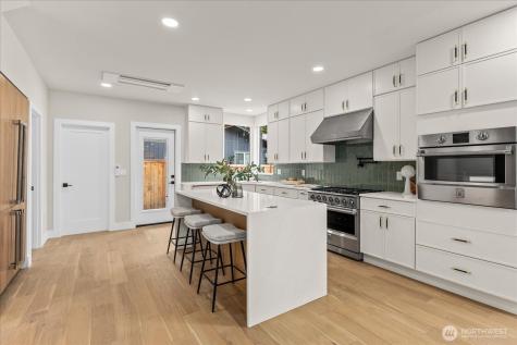 11709 Roosevelt Way NE Seattle WA 98125