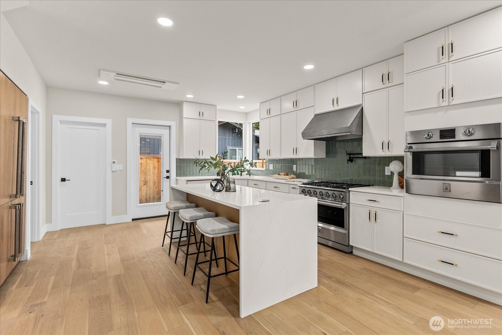 11709 Roosevelt Way NE Seattle WA 98125