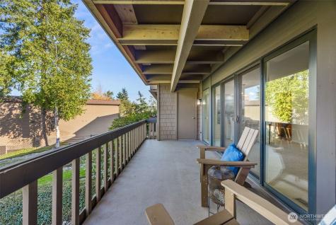 17442 NE 40th Place Redmond WA 98052