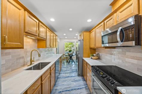 17442 NE 40th Place Redmond WA 98052