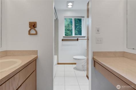 5721 99th Street Court E Puyallup WA 98373