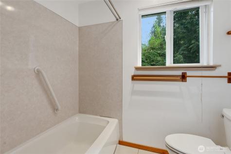 5721 99th Street Court E Puyallup WA 98373