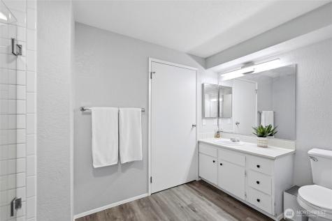 25005 98th Place S Kent WA 98030