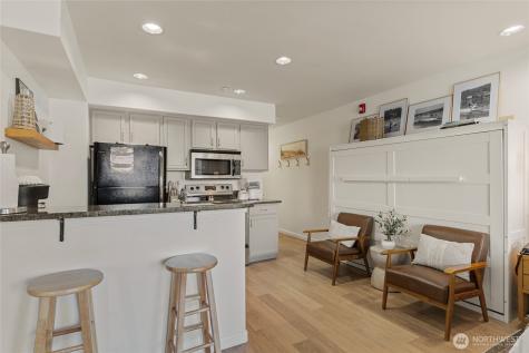 322 W Woodin Avenue Chelan WA 98816