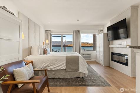 322 W Woodin Avenue Chelan WA 98816