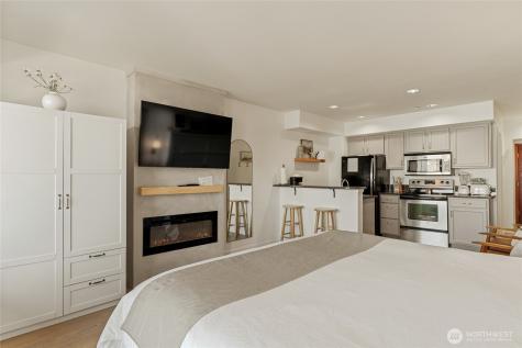 322 W Woodin Avenue Chelan WA 98816