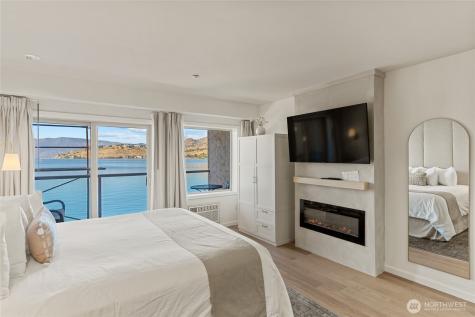 322 W Woodin Avenue Chelan WA 98816