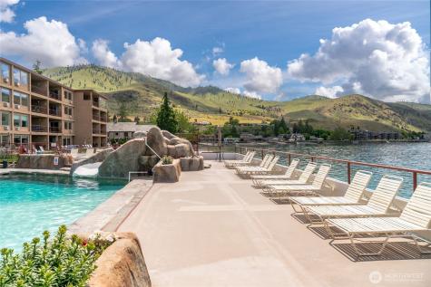 322 W Woodin Avenue Chelan WA 98816