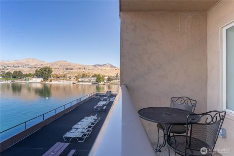 322 W Woodin Avenue Chelan WA 98816