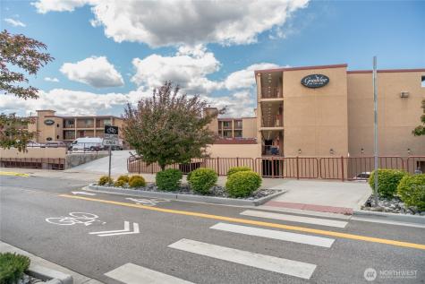 322 W Woodin Avenue Chelan WA 98816