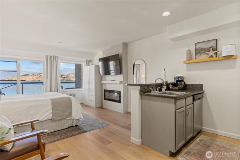 322 W Woodin Avenue Chelan WA 98816