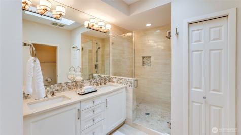 1709 134th Avenue SE Bellevue WA 98005