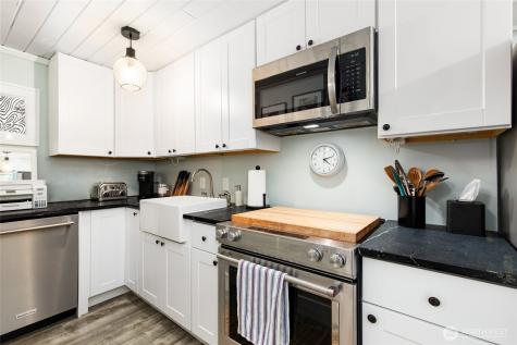 4725 15th Avenue NE Seattle WA 98105