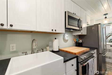 4725 15th Avenue NE Seattle WA 98105