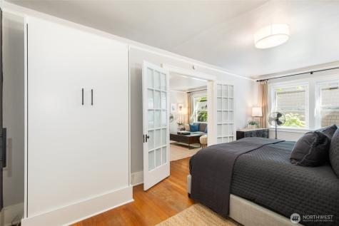 4725 15th Avenue NE Seattle WA 98105