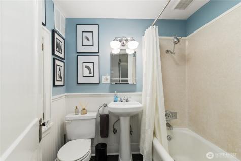 4725 15th Avenue NE Seattle WA 98105