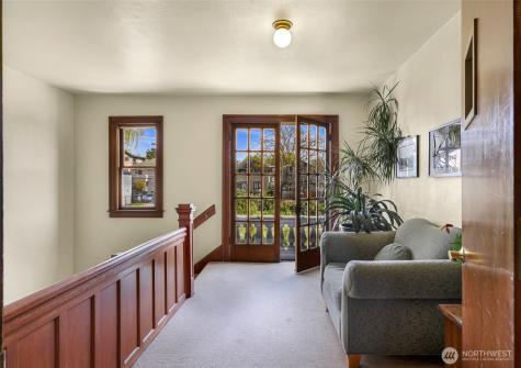 4725 15th Avenue NE Seattle WA 98105