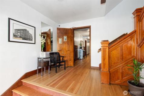 4725 15th Avenue NE Seattle WA 98105