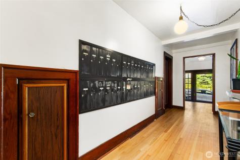 4725 15th Avenue NE Seattle WA 98105