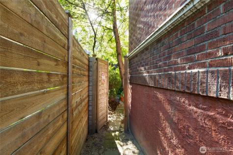 4725 15th Avenue NE Seattle WA 98105