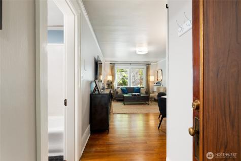 4725 15th Avenue NE Seattle WA 98105