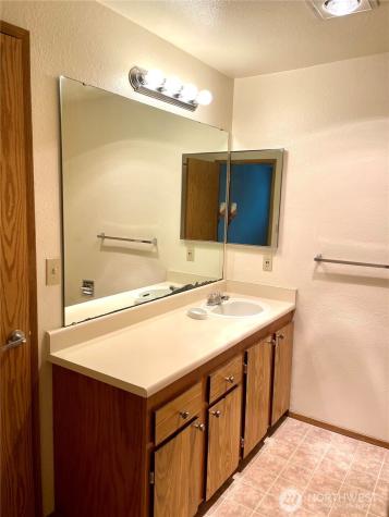 19857 25th Avenue NE Shoreline WA 98155
