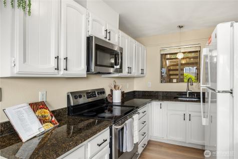 717 122nd Avenue NE Bellevue WA 98005