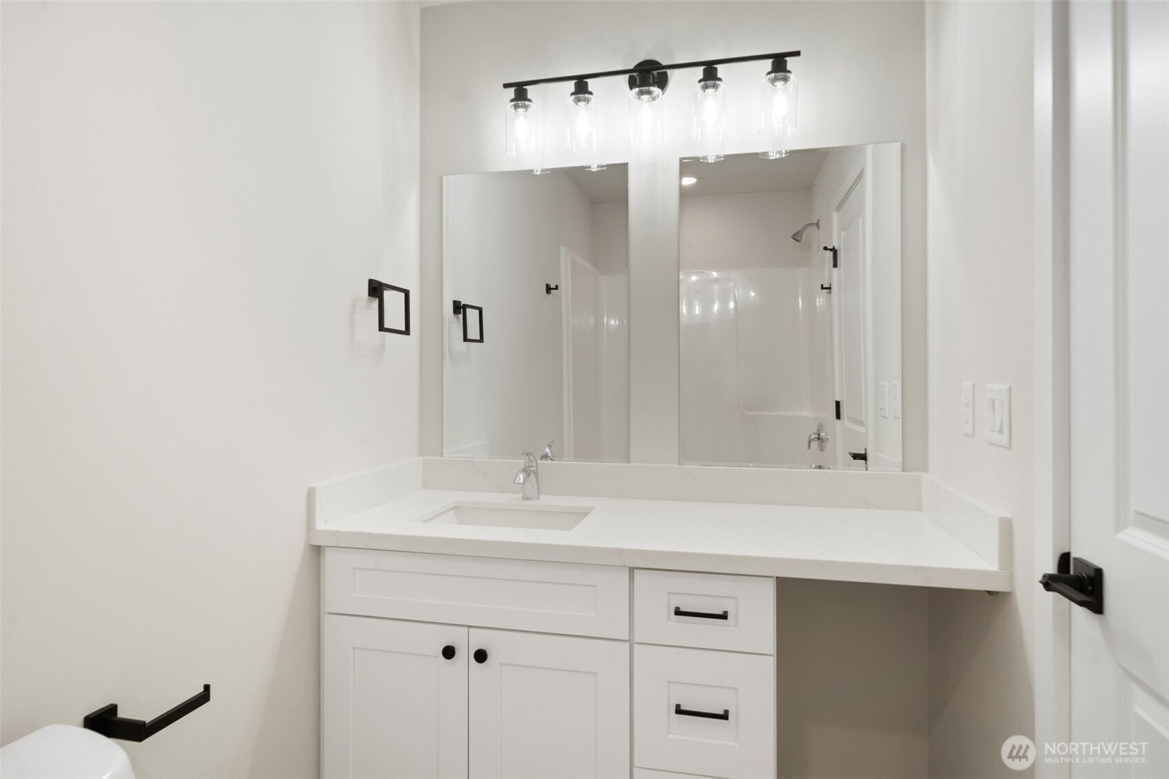 669 W Hendrickson Sequim WA 98382