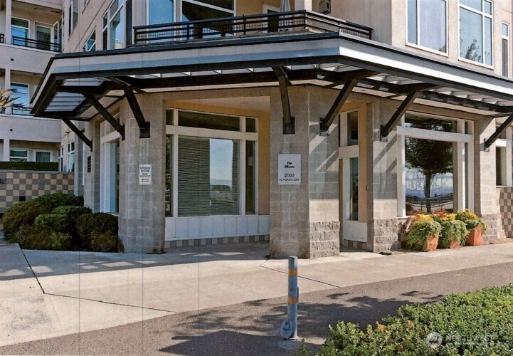 2000 Alaskan Way Seattle WA 98121