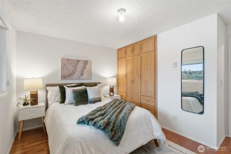 2034 14th Avenue W Seattle WA 98119