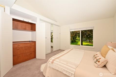 6343 Sand Point Way NE Seattle WA 98115