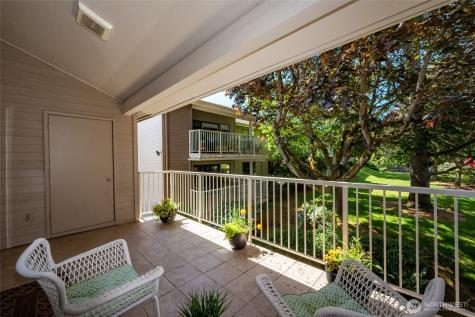 6343 Sand Point Way NE Seattle WA 98115
