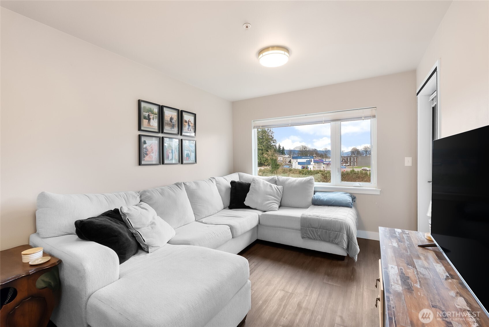 1882 Front Street Lynden WA 98264