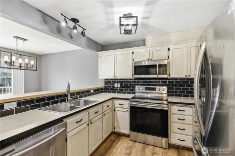 1670 SW Mulberry Street Oak Harbor WA 98277